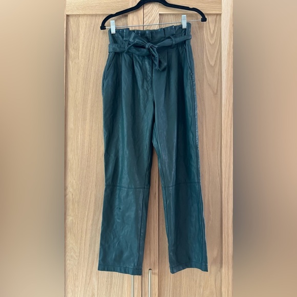 Green faux leather Ankle Cropped Pants with High-Waisted Design - Picture 5 of 5